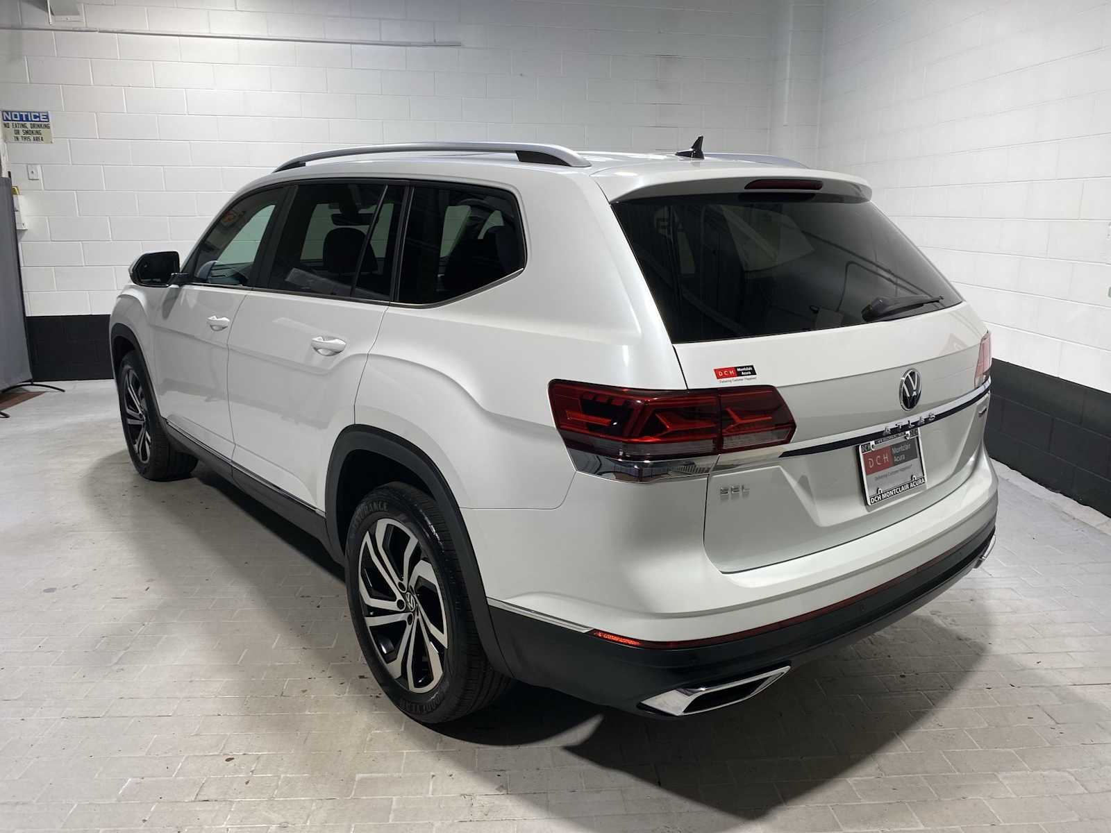 2022 Volkswagen Atlas SEL photo 2