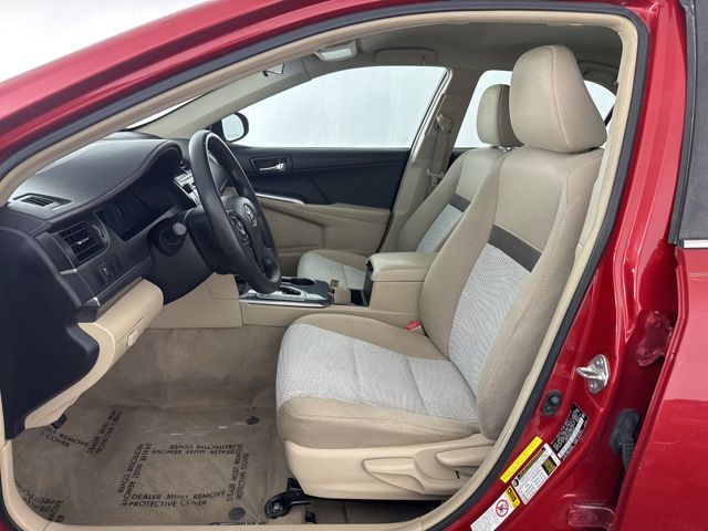 2014 Toyota Camry Hybrid LE photo 21