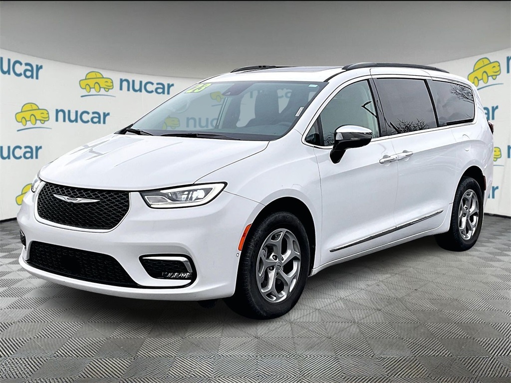 2023 Chrysler Pacifica Limited photo 3