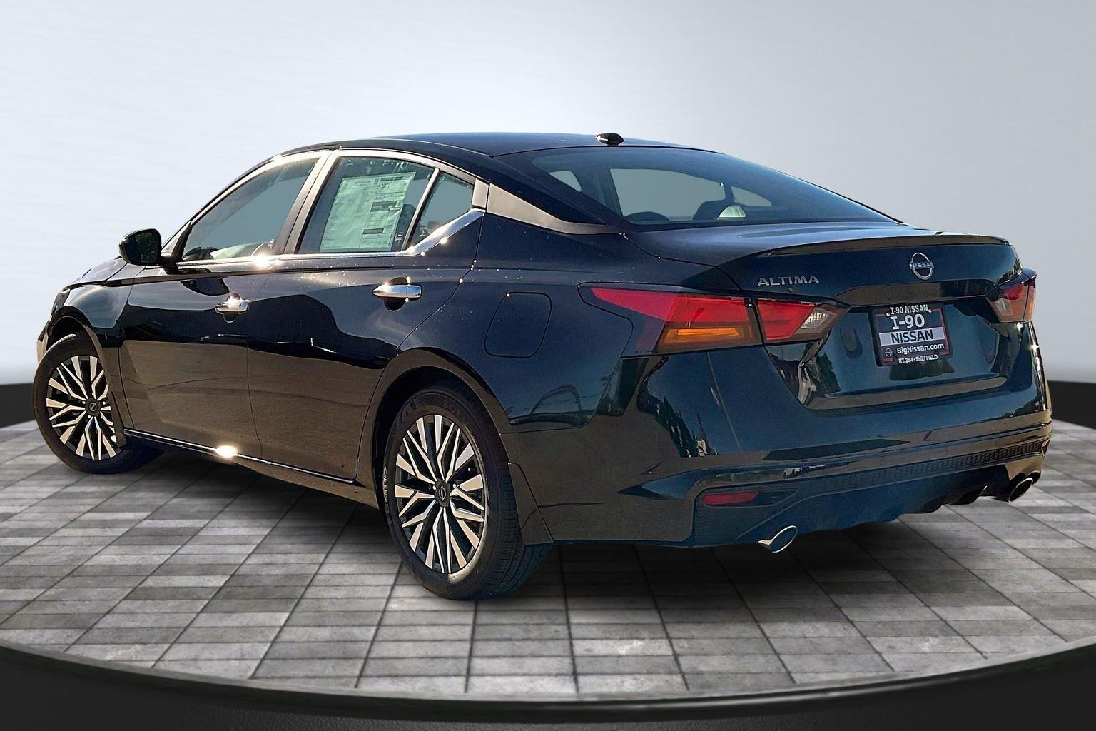 2025 Nissan Altima SV photo 3