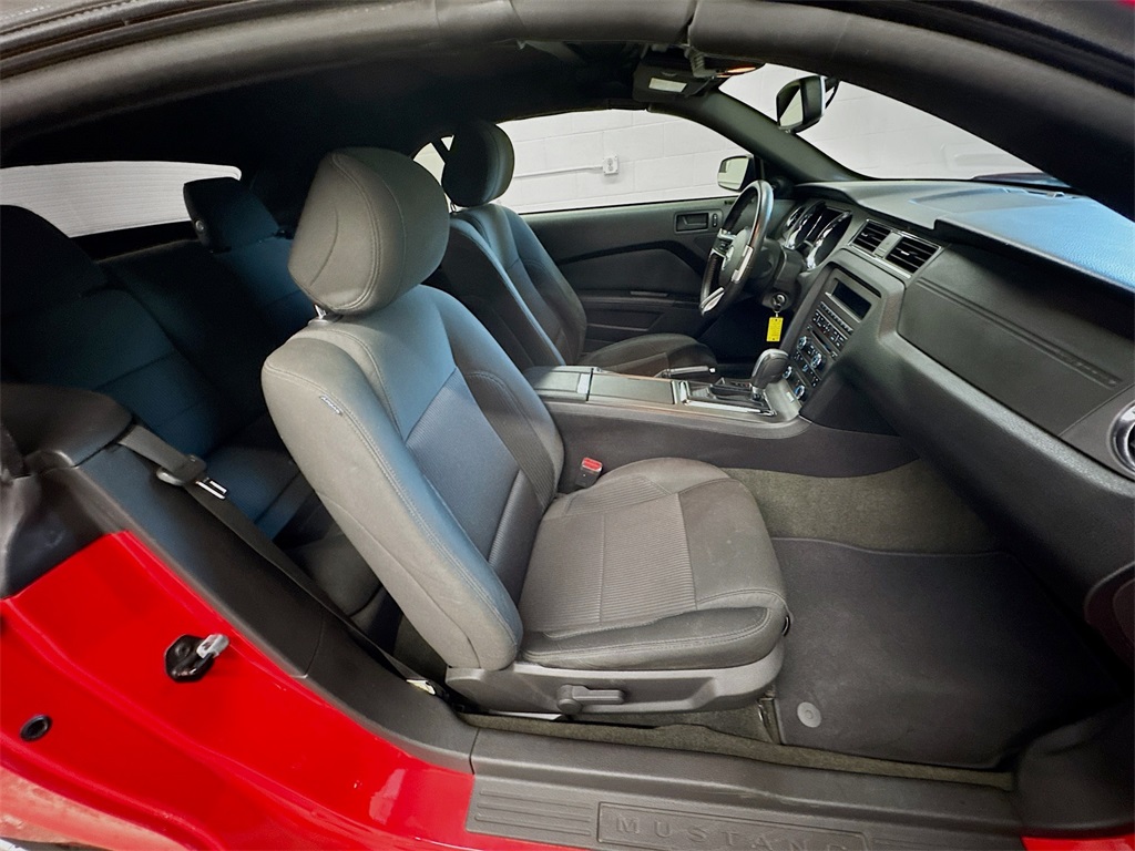 2014 Ford Mustang V6 photo 21