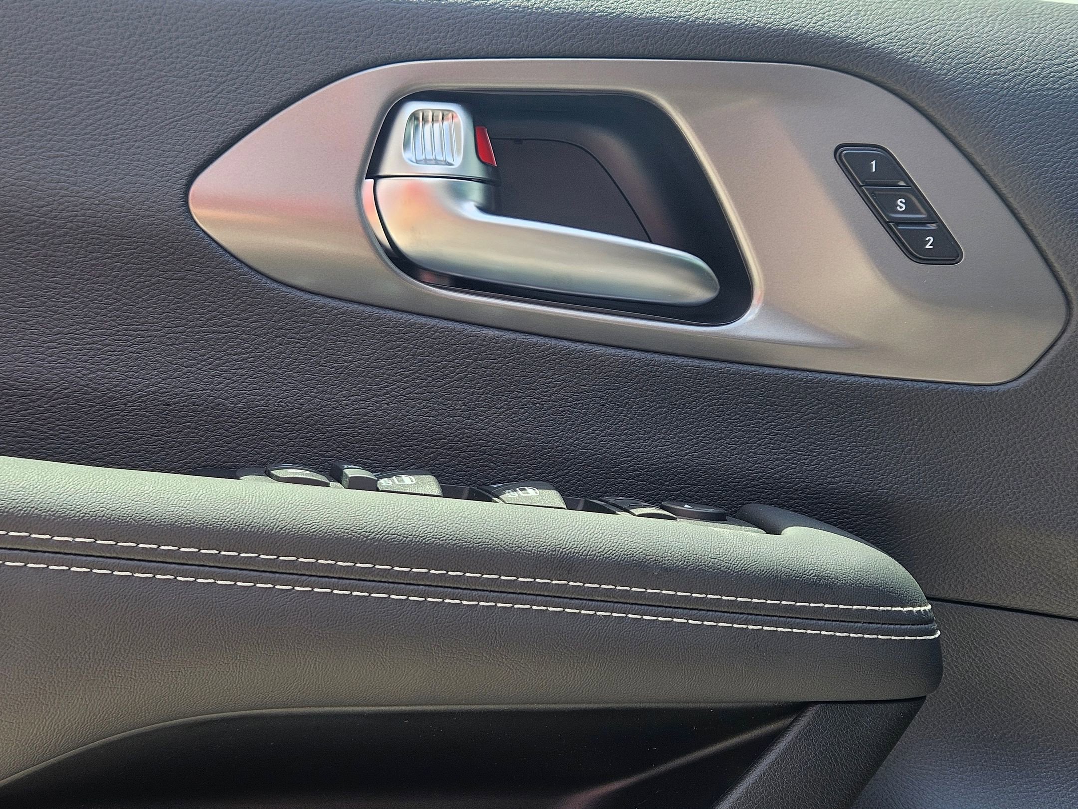 2025 Chrysler Pacifica photo 15