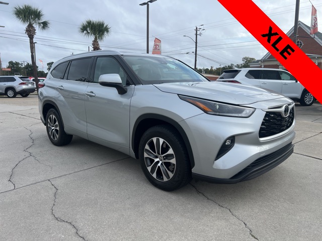 2021 Toyota Highlander XLE photo 3