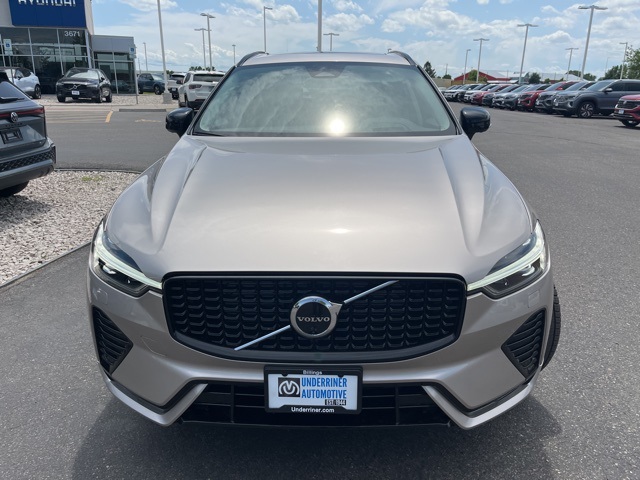 2025 Volvo XC60 B5 photo 8