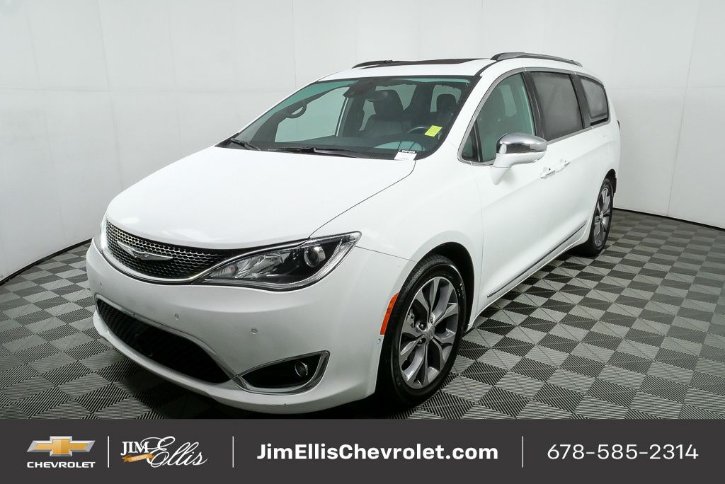 2020 Chrysler Pacifica Limited's photo