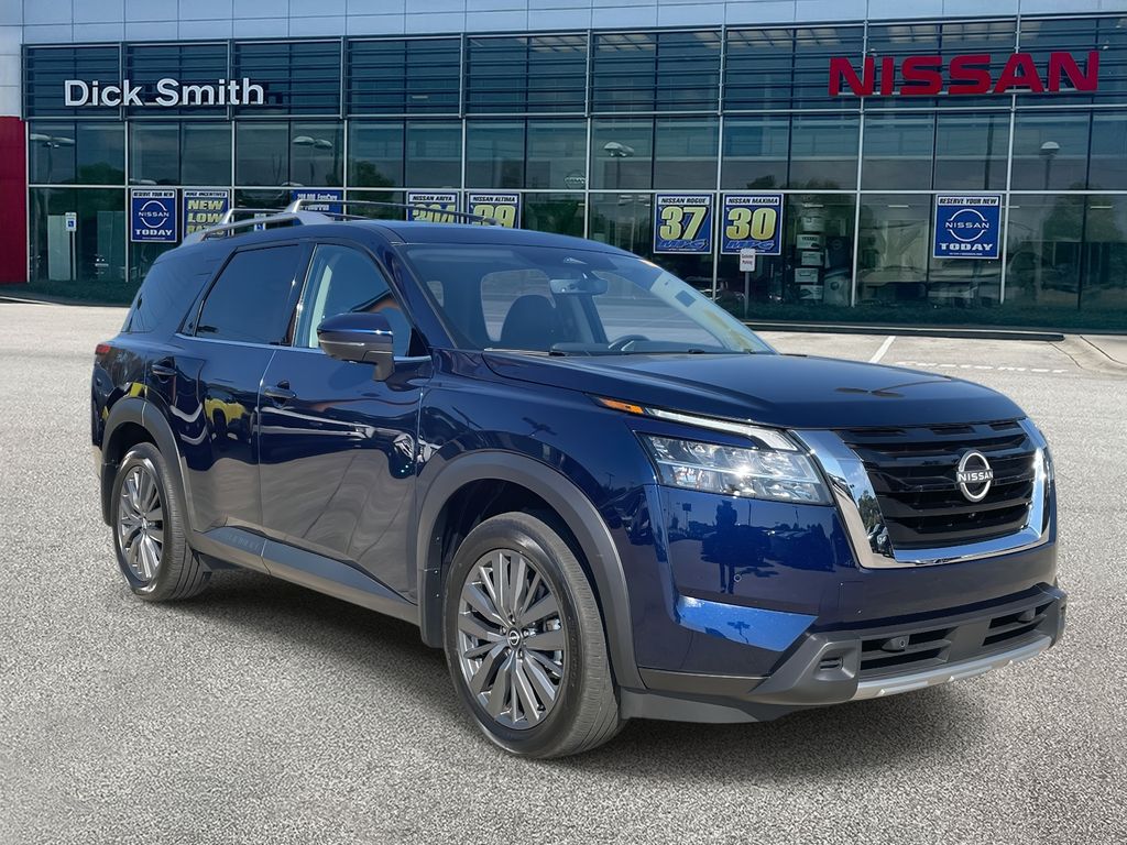 2024 Nissan Pathfinder SL's photo
