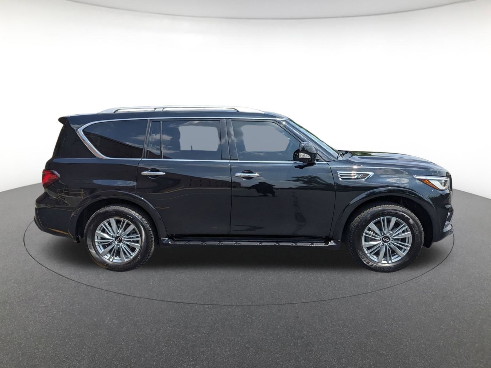 2024 Infiniti QX80 Luxe photo 3