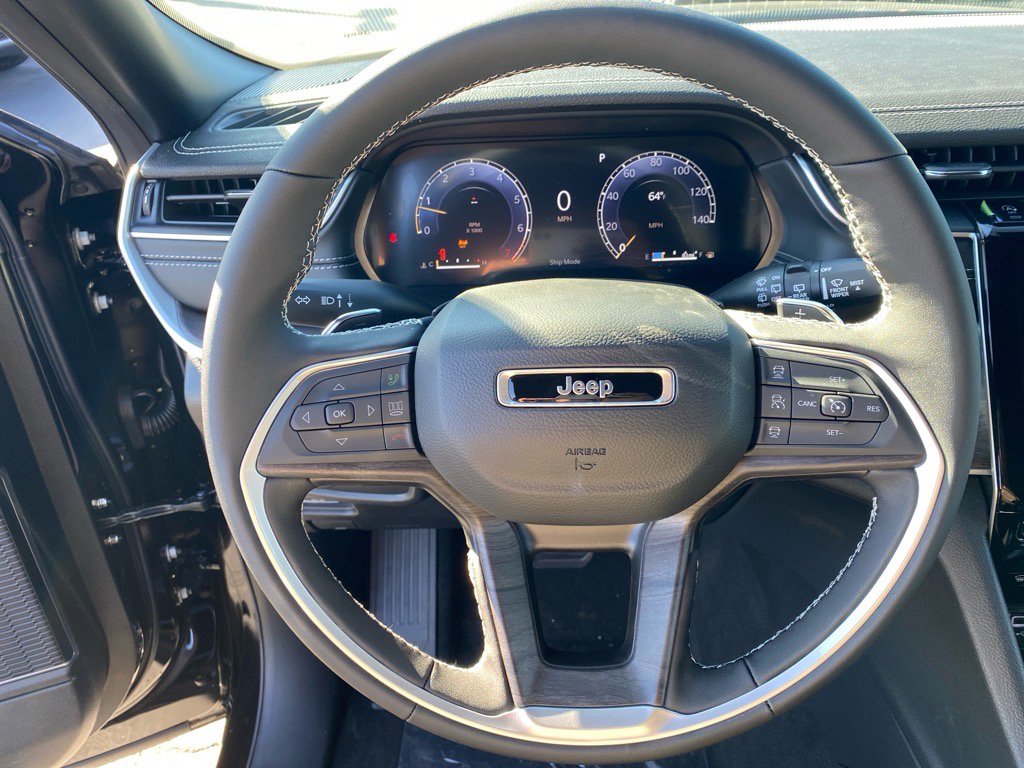 2025 Jeep Grand Cherokee Limited photo 3