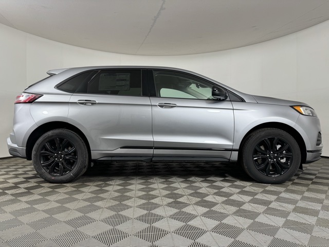 2023 Ford Edge SE photo 2