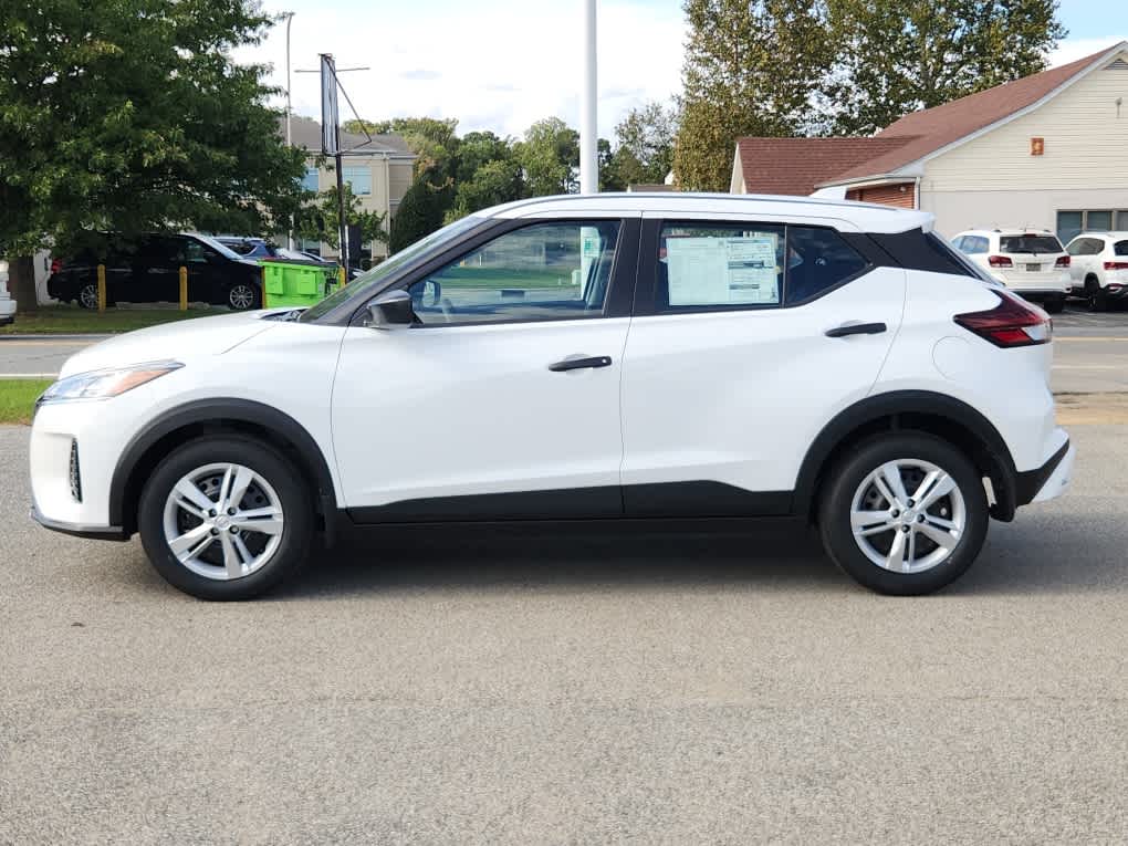 2025 Nissan Kicks Play S photo 3