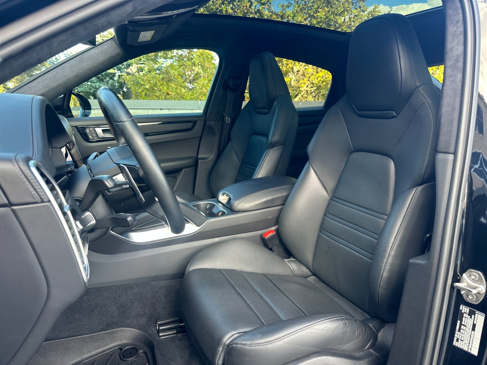 2023 Porsche Cayenne Turbo Coupe photo 4