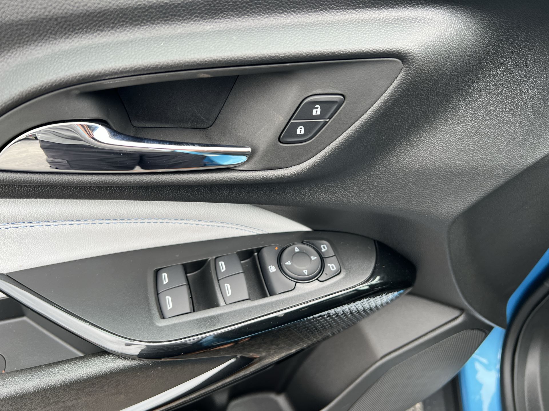 2025 Chevrolet Trax LT photo 11