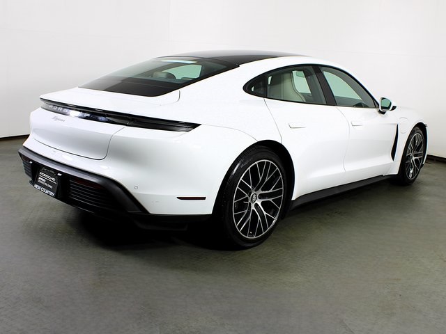 2023 Porsche Taycan photo 7