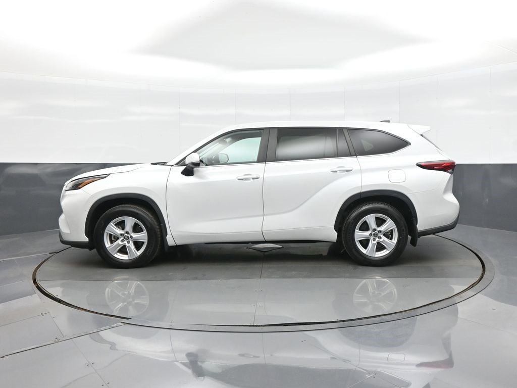 2023 Toyota Highlander L photo 4