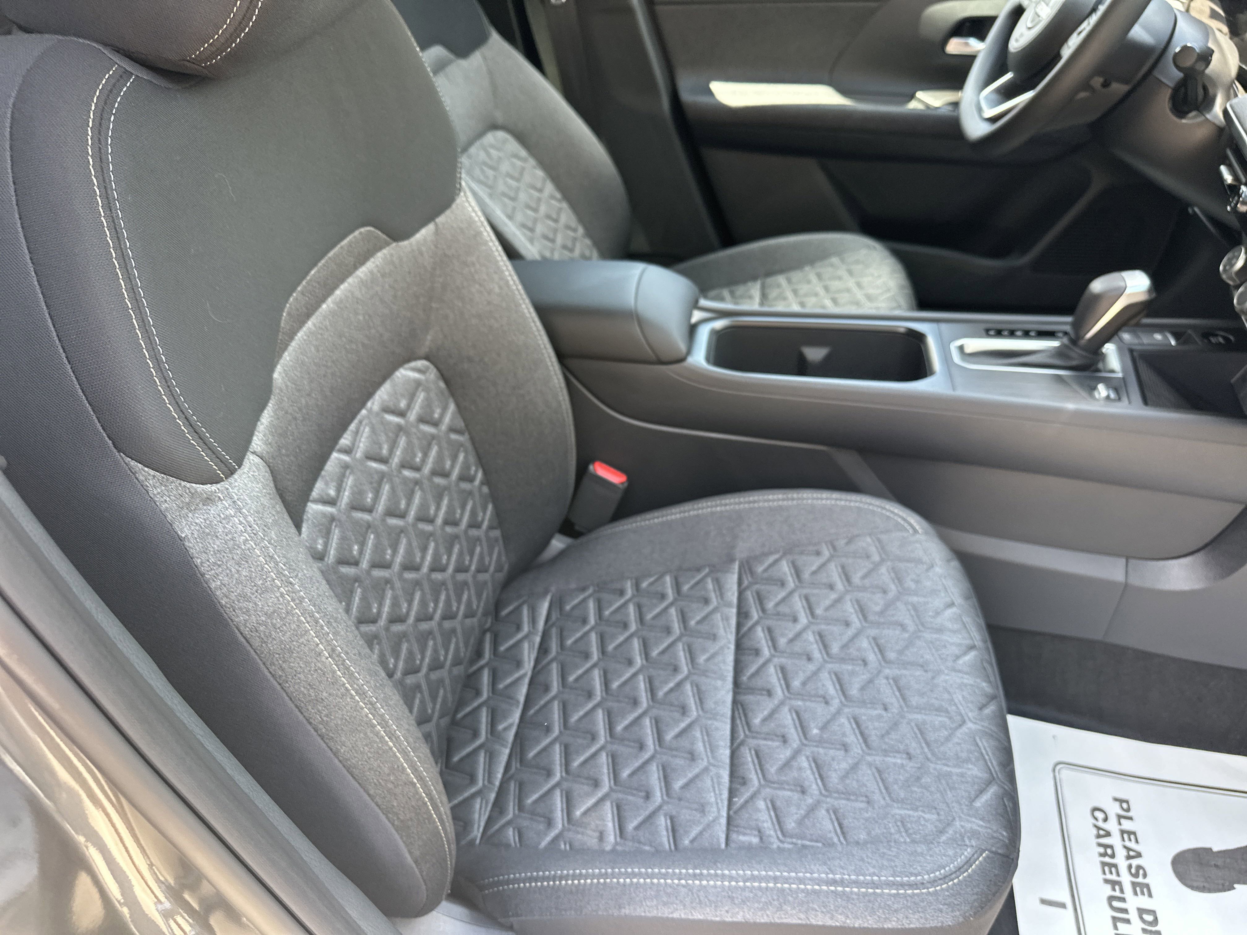 2025 Nissan Kicks SV photo 2
