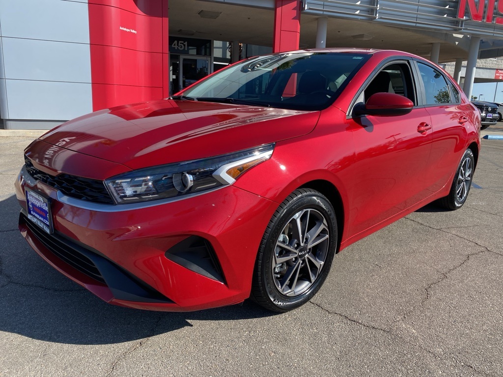 2023 Kia Forte LXS photo 3