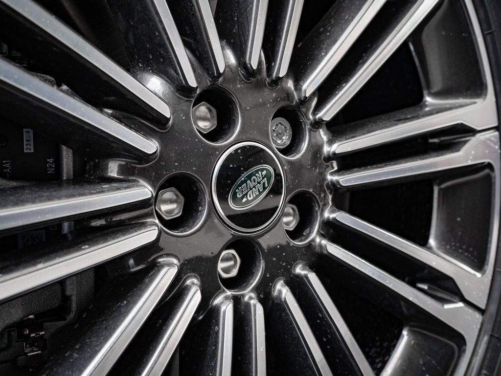 2026 Land Rover Range Rover Evoque Dynamic SE photo 5