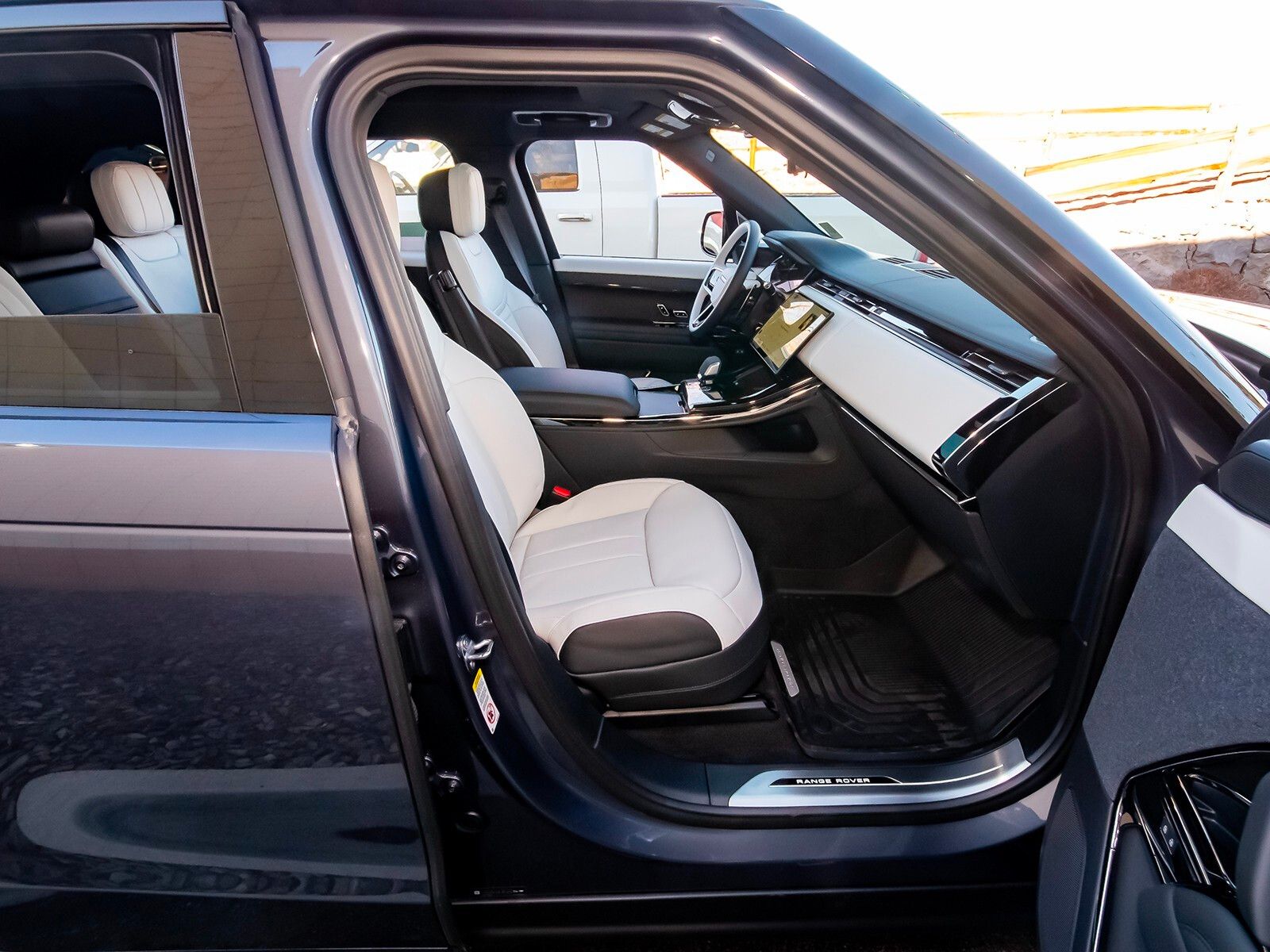 2025 Land Rover Range Rover Sport SE photo 34