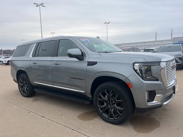 2023 GMC Yukon XL Denali's photo