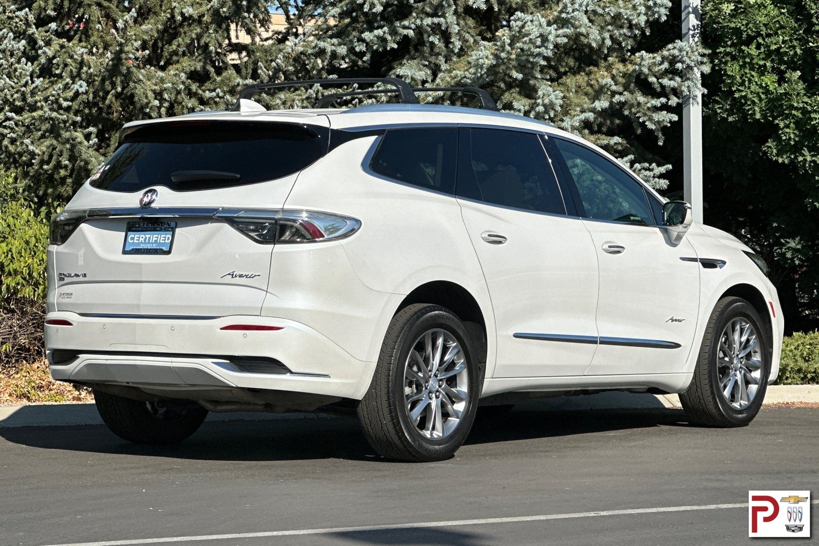 2022 Buick Enclave Avenir photo 2