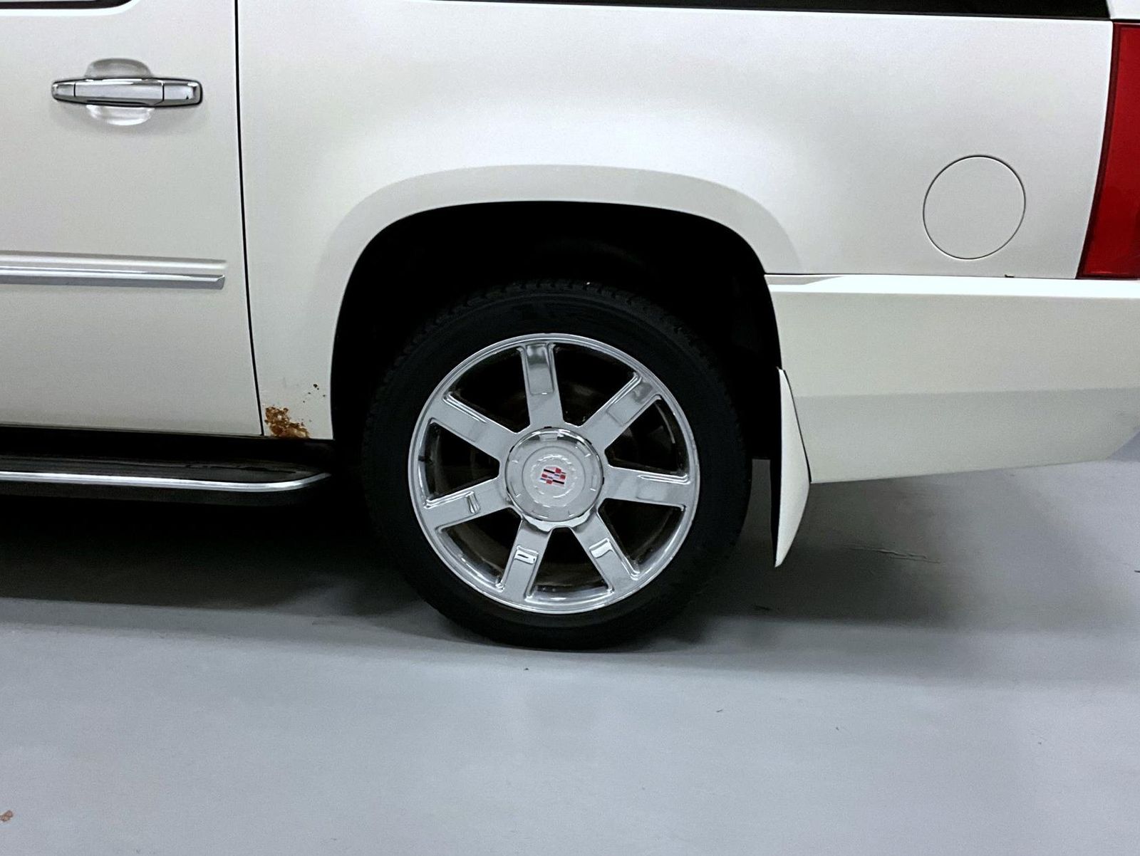 2011 Cadillac Escalade ESV Luxury photo 23