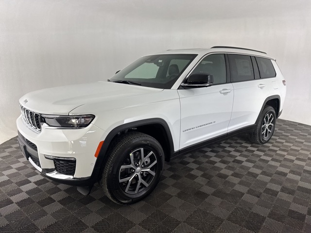 2025 Jeep Grand Cherokee Limited photo 3