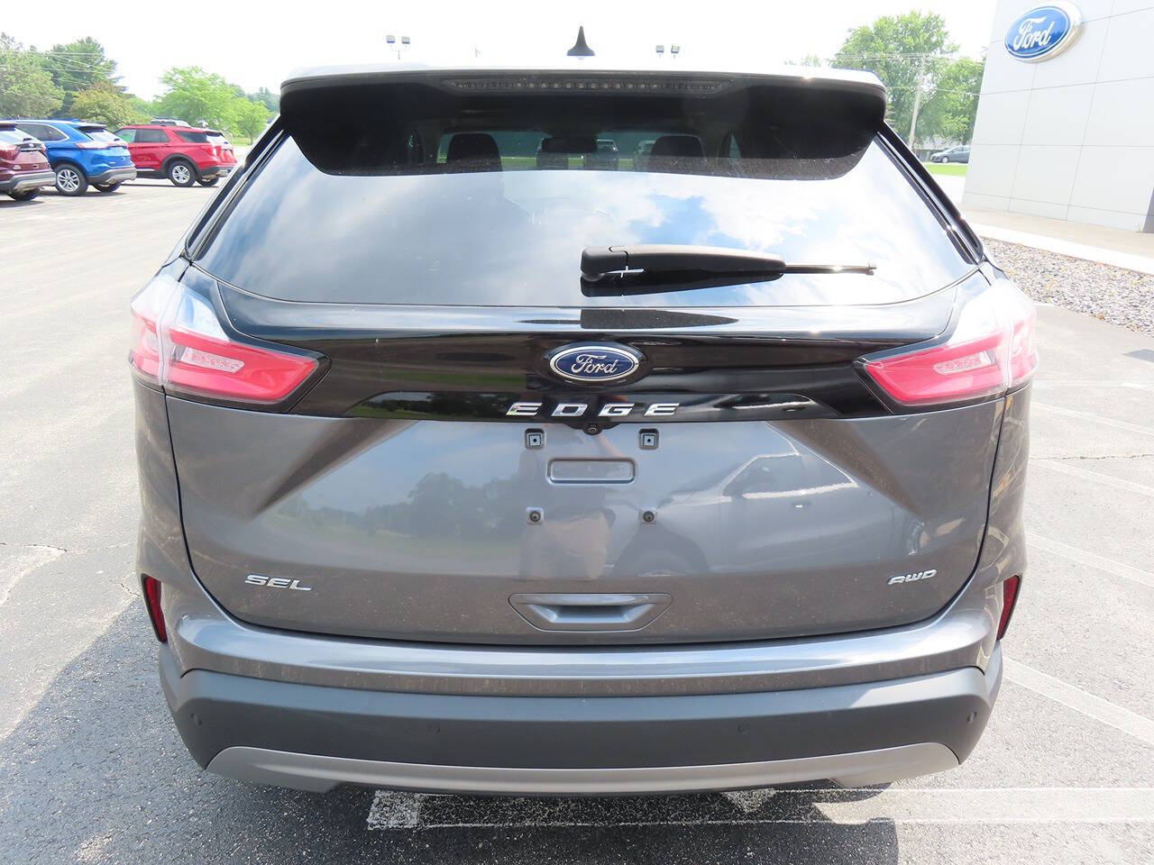 2022 Ford Edge SEL photo 5