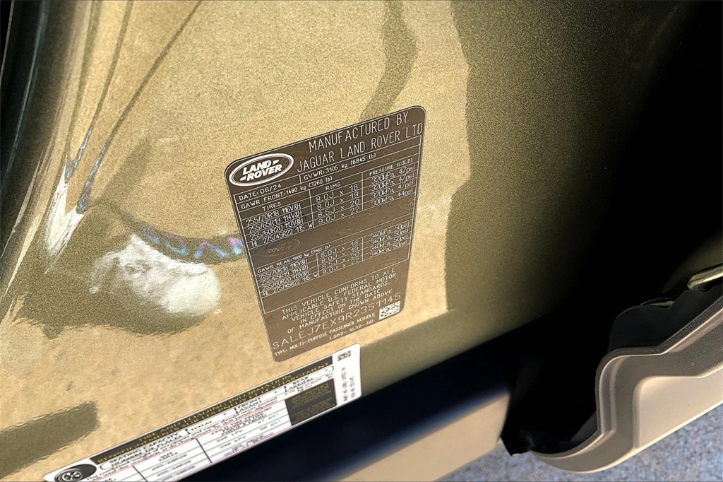 2024 Land Rover Defender 110 S photo 29