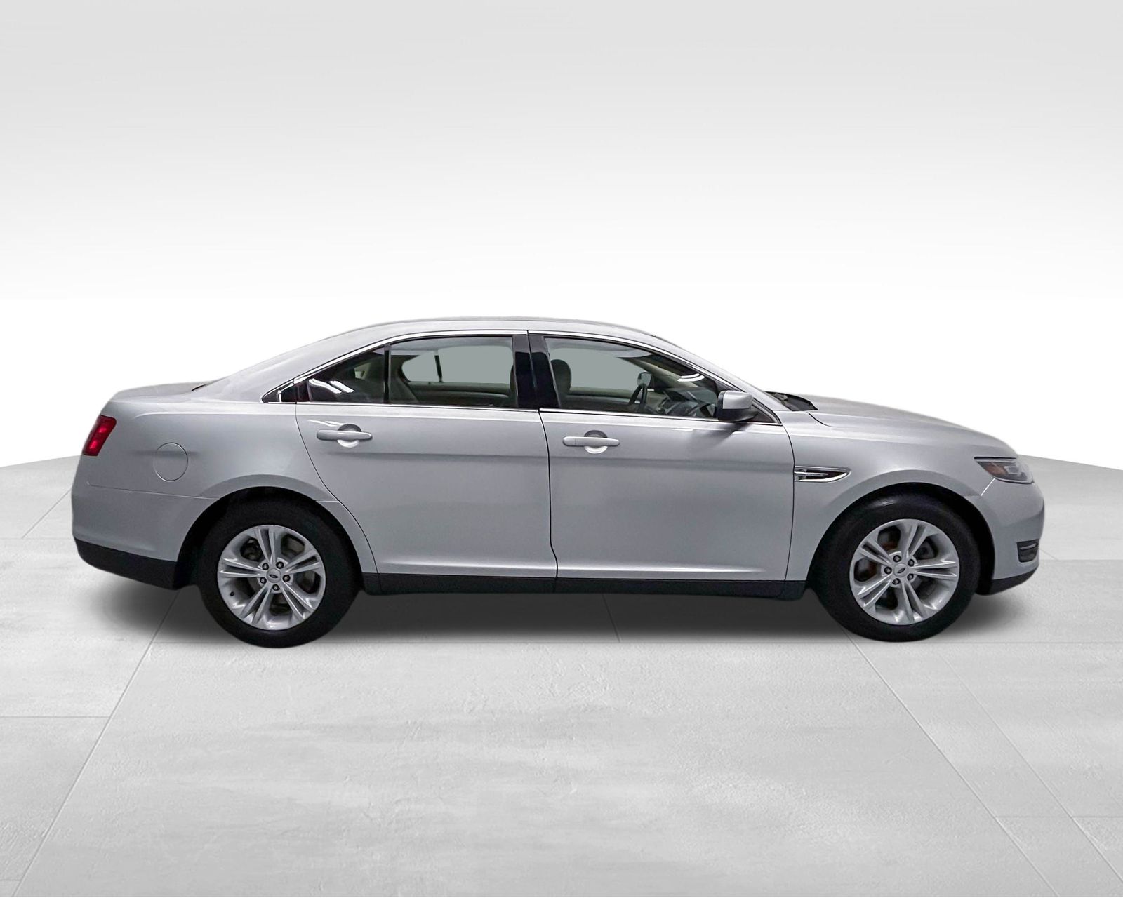 2018 Ford Taurus SEL photo 4