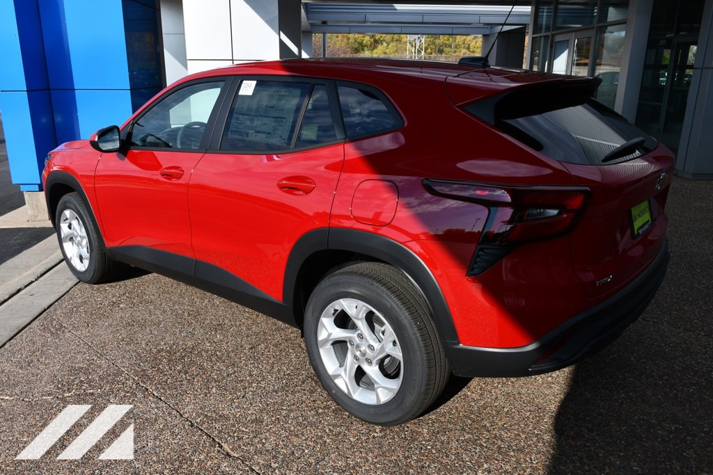2026 Chevrolet Trax LS photo 4