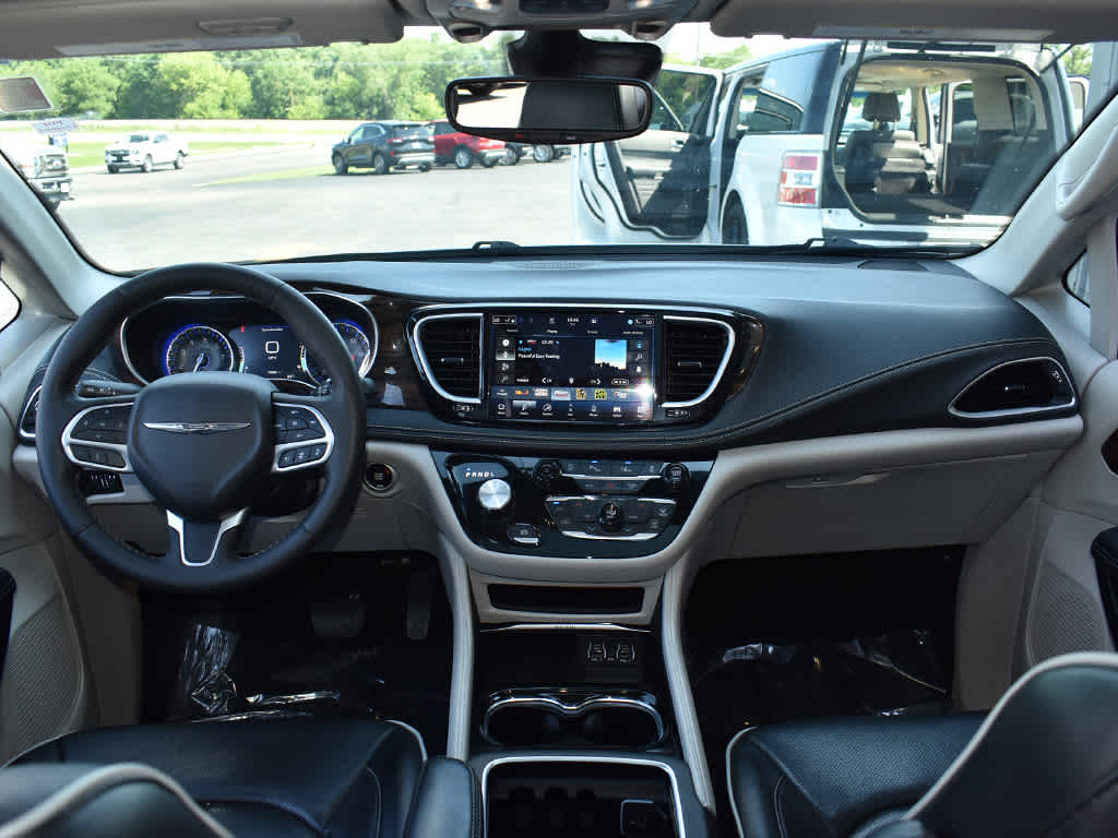 2023 Chrysler Pacifica Limited photo 4