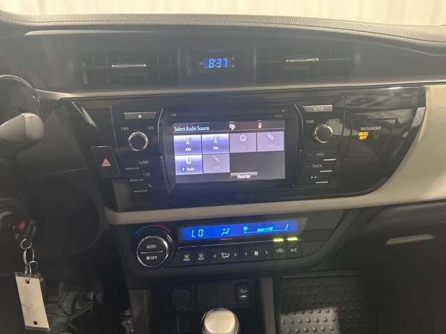 2016 Toyota Corolla LE photo 16