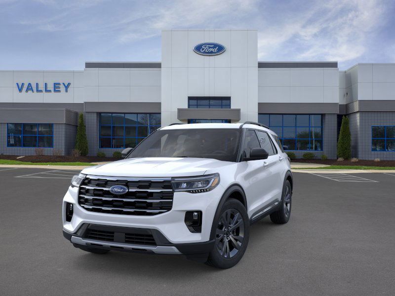 2025 Ford Explorer photo 3