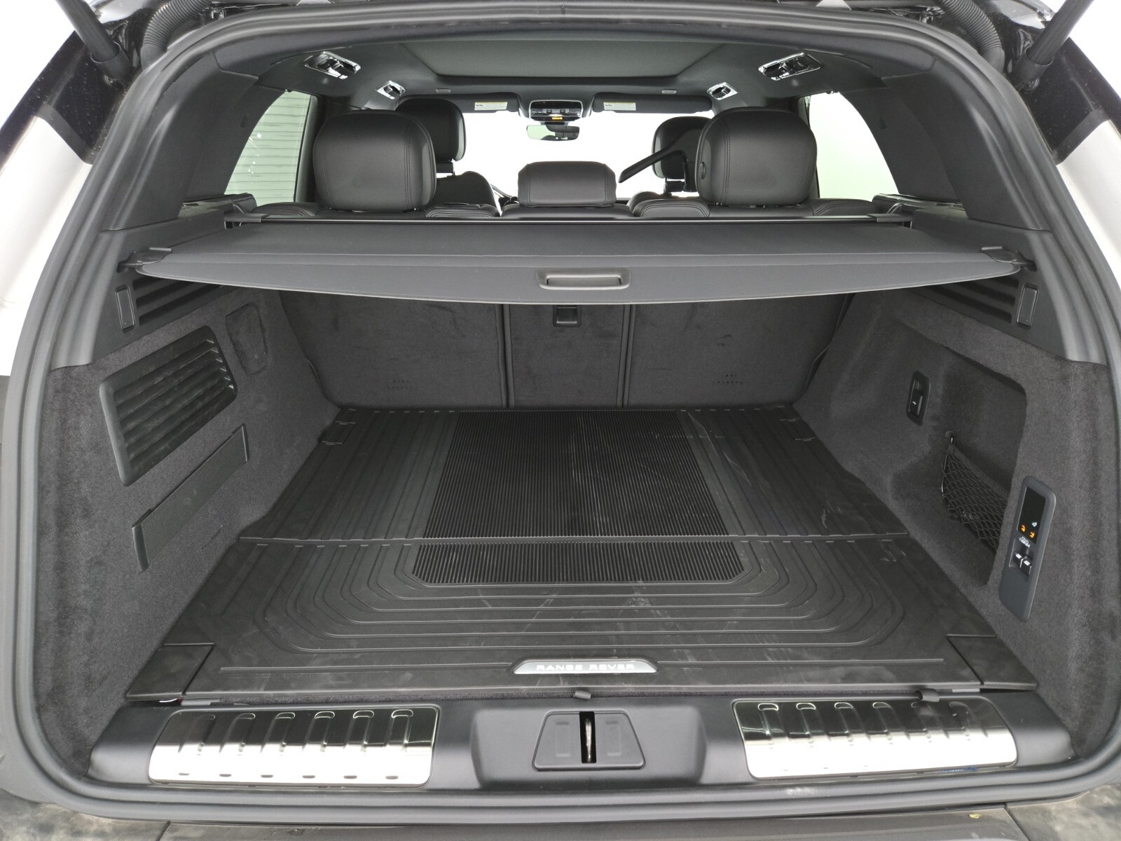 2025 Land Rover Range Rover Sport SE photo 11