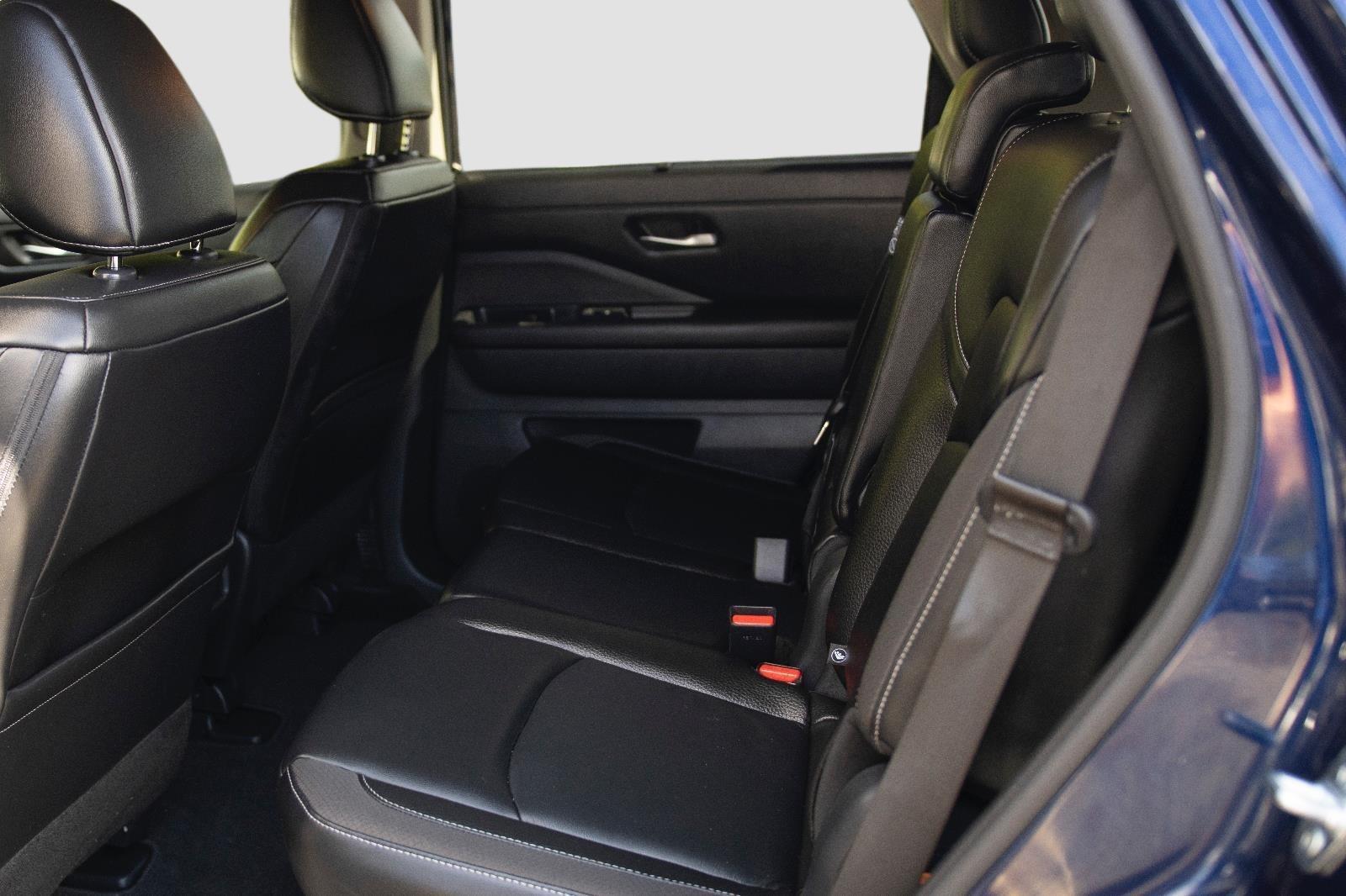 2024 Nissan Pathfinder SL photo 12