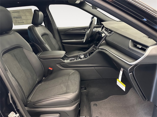 2025 Jeep Grand Cherokee Altitude X photo 13