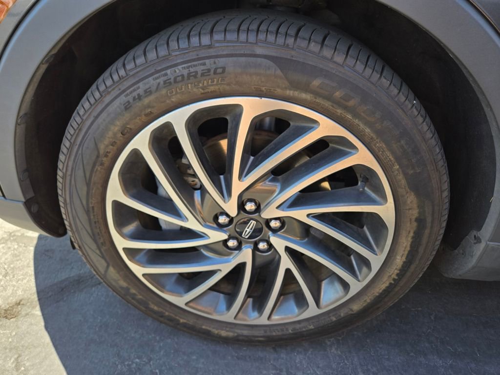 2019 Lincoln Nautilus Reserve photo 2