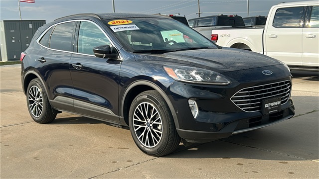 2021 Ford Escape Titanium's photo