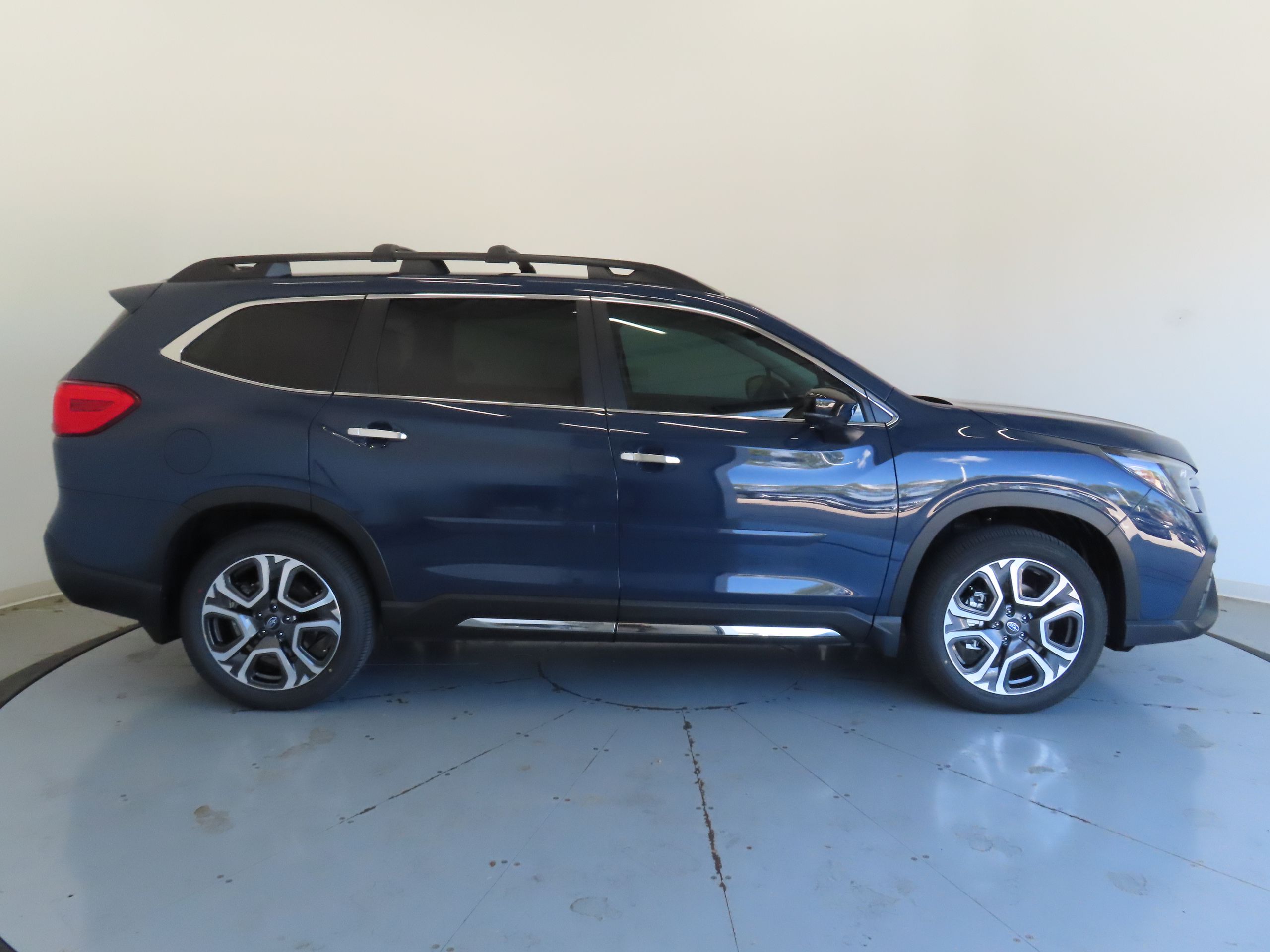 2025 Subaru Ascent Touring photo 2