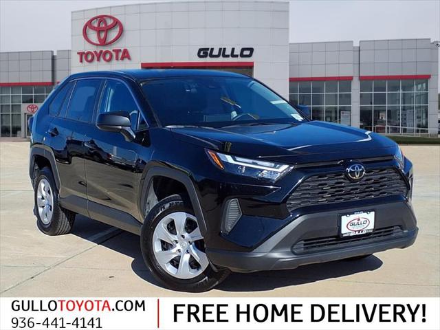 2025 Toyota RAV4 LE's photo