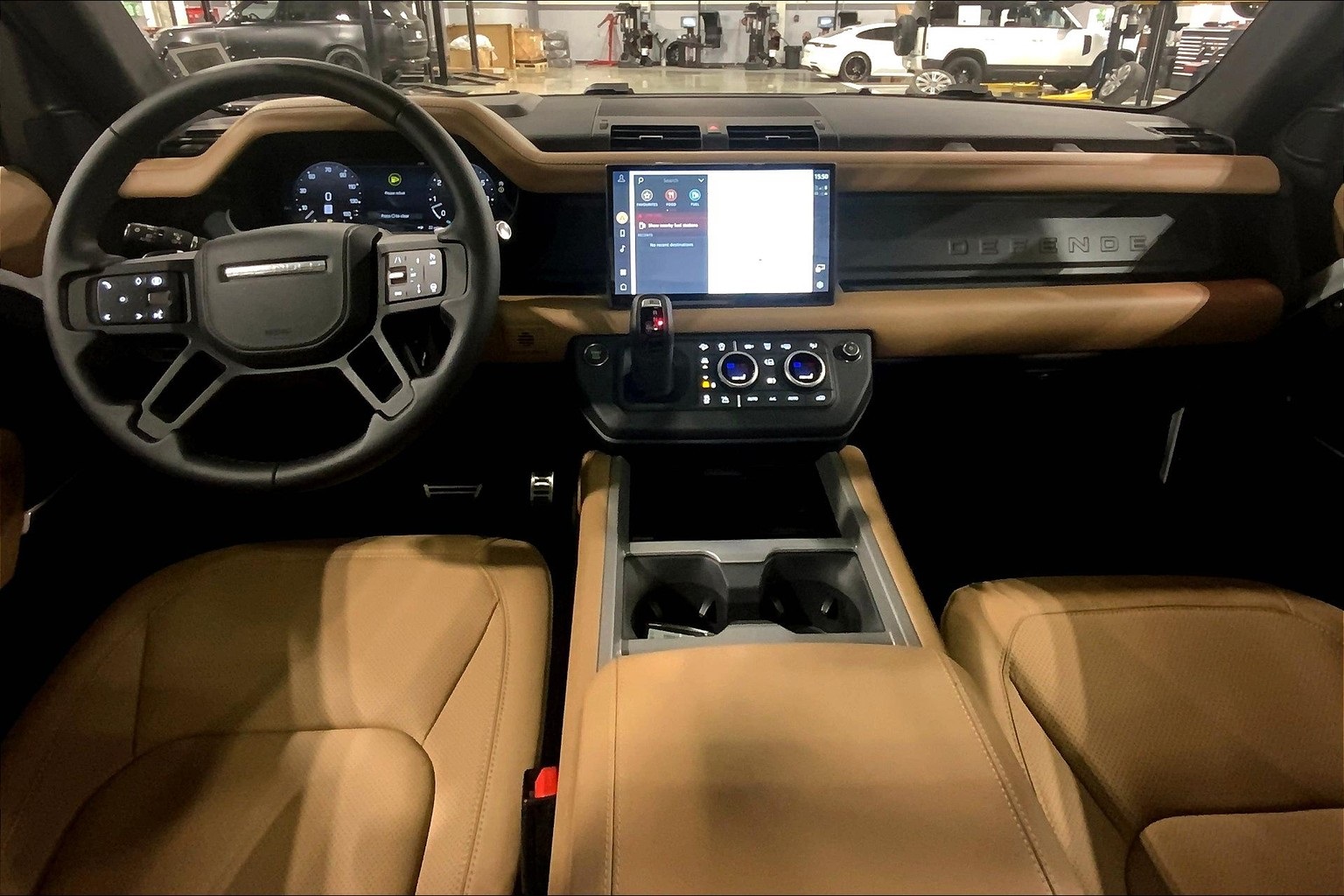 2025 Land Rover Defender 90 V8 photo 4
