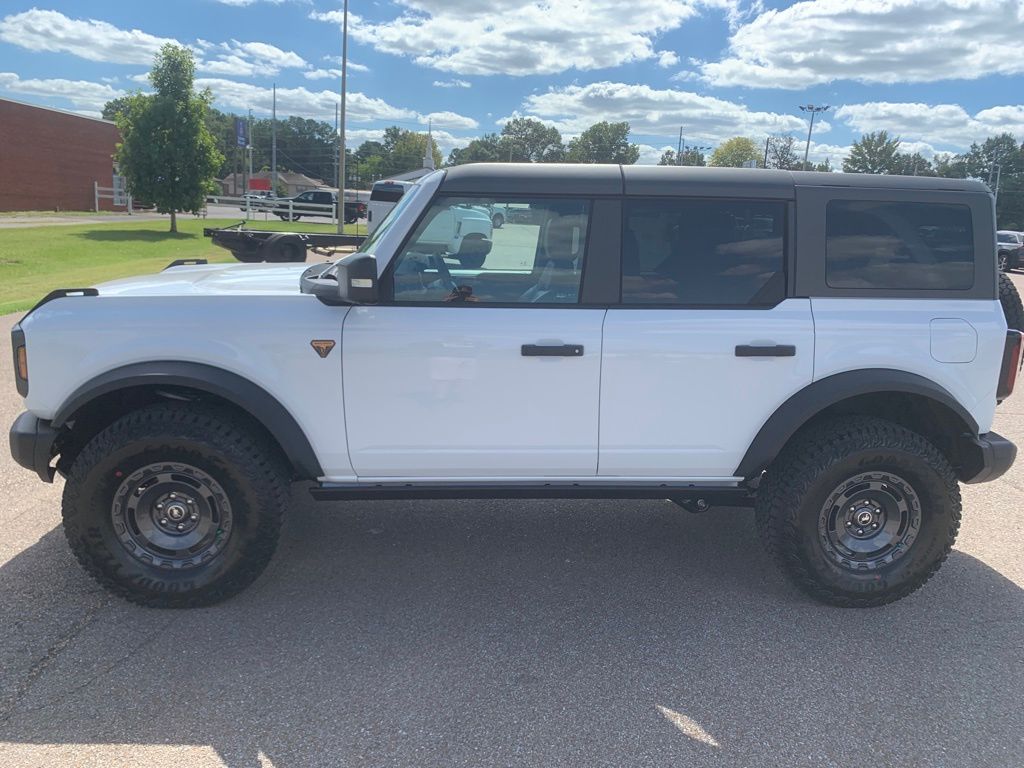 2025 Ford Bronco Badlands photo 2