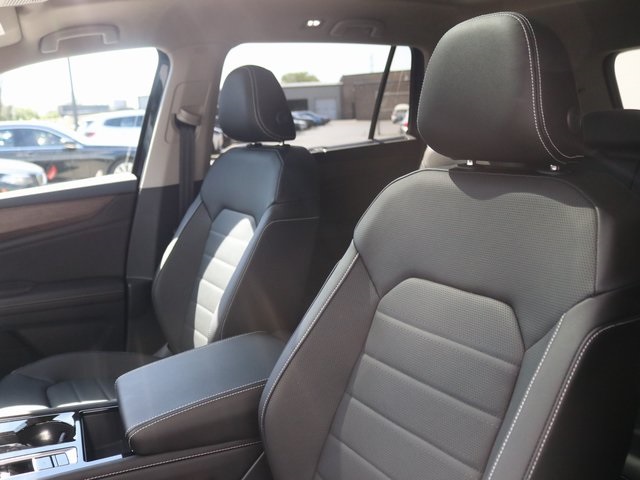 2025 Volkswagen Atlas SEL photo 7