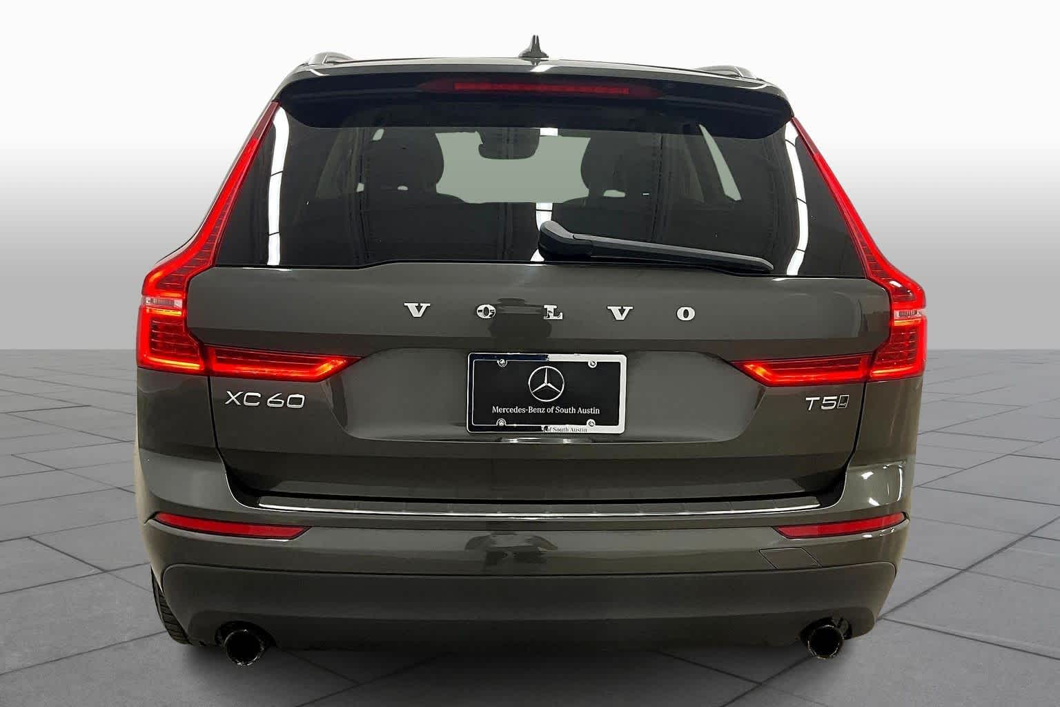 2018 Volvo XC60 Momentum photo 4