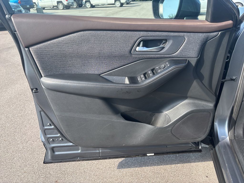 2023 Nissan Rogue SV photo 14