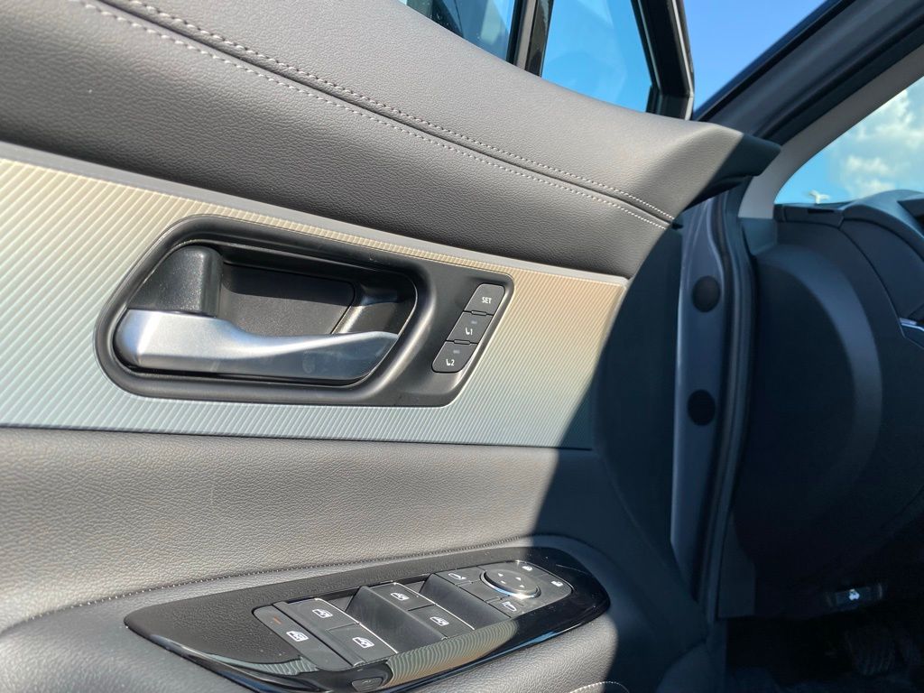 2025 Nissan Murano SL photo 12