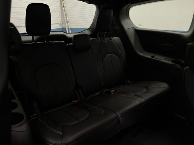 2025 Chrysler Pacifica photo 30