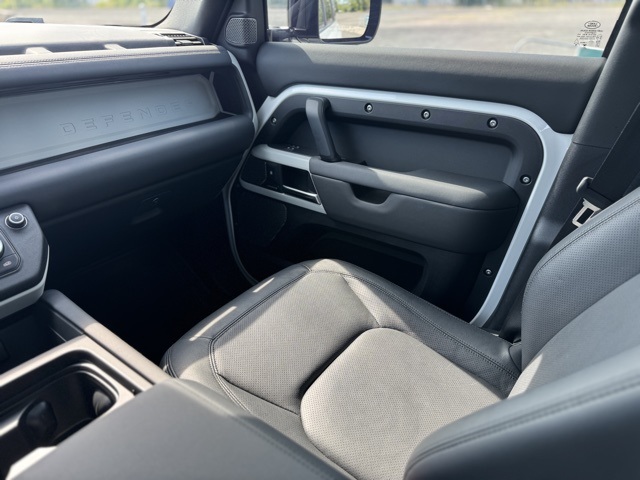 2024 Land Rover Defender 110 S photo 11