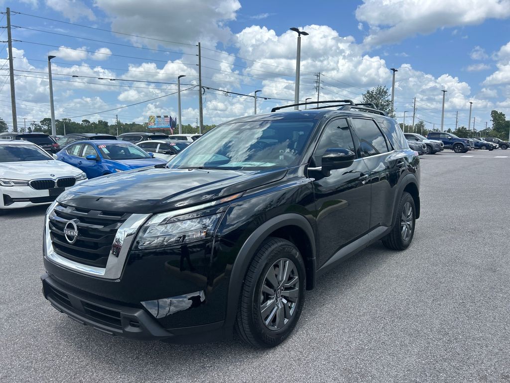 2025 Nissan Pathfinder SV photo 2