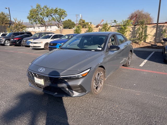 2025 Hyundai Elantra SEL's photo